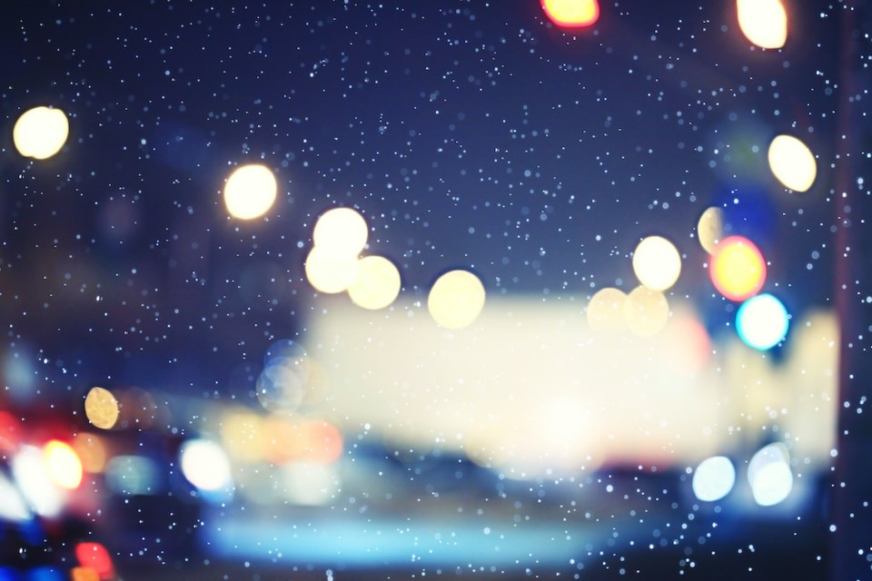 snow-flurries-traffic-night-city