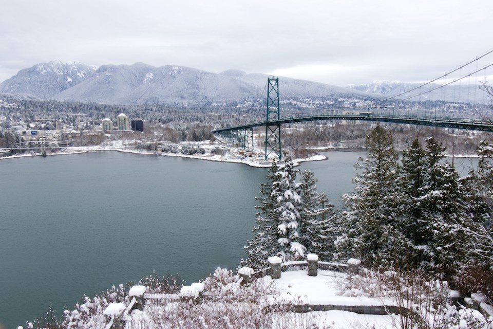 snow-vancouver-bridge