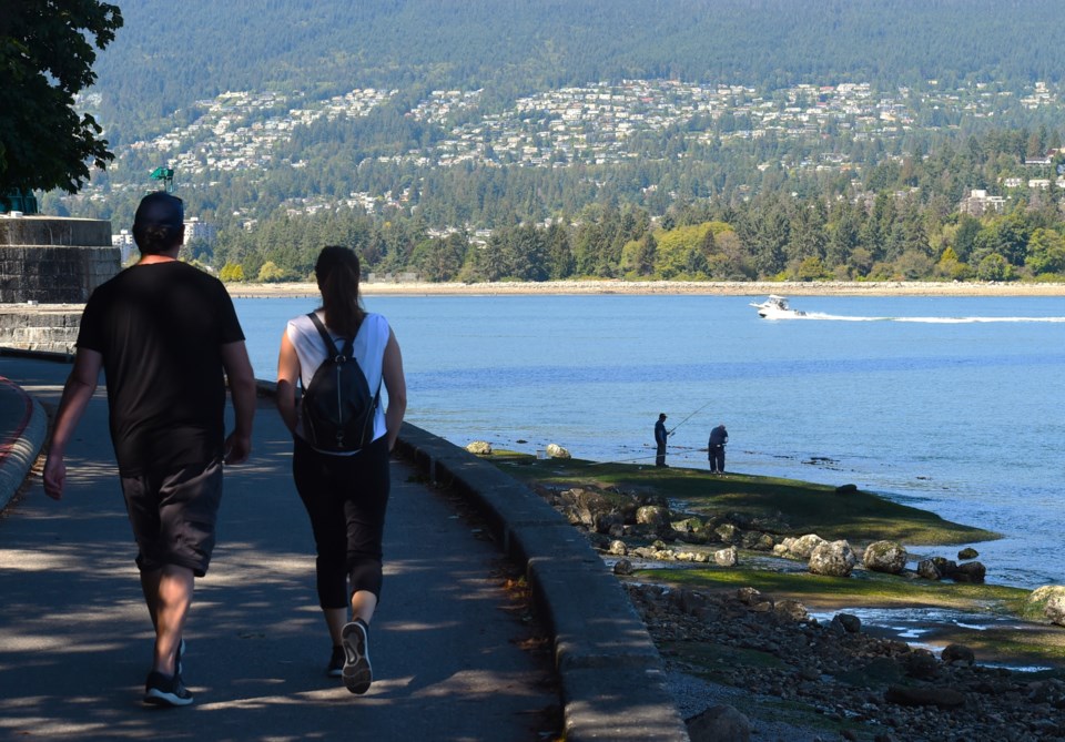 seawall-sunny-walk-vancouver