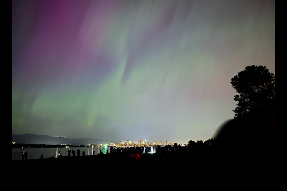The Metro 鶹ýӳweather forecast includes warming temperatures this week and the aurora borealis may appear low on the horizon.