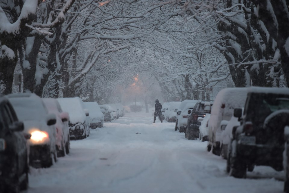 vancouver-snow-storm-cars-road-street-snowfall