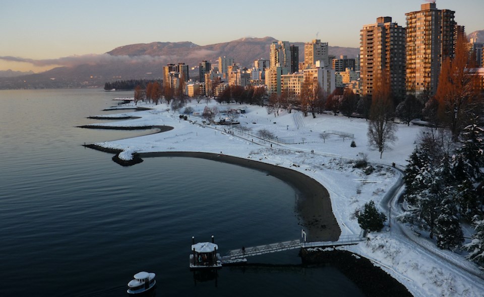 vancouver-snowfall-coastline