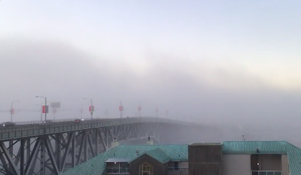 vancouver-weather-fog-on-bridge-december-2022jpg
