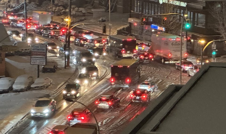vancouver-weather-traffic-snowstorm-2022