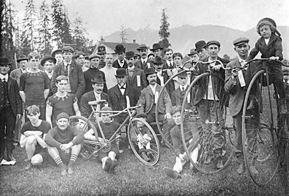 1890s - Bicycle racers and others at Brockton Point