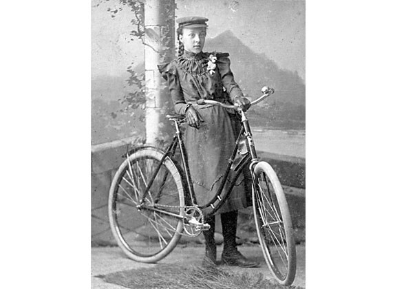 1898 - Miss Frank Eleanor Mills and bicycle.