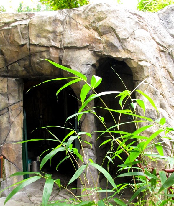 spa-cave-entrace