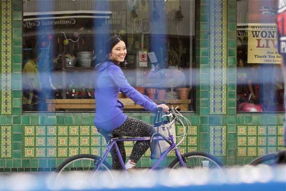 Vancouver Cycle Chic — leopard leggings