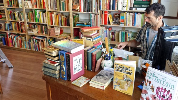 paper-hound-bookstore-3