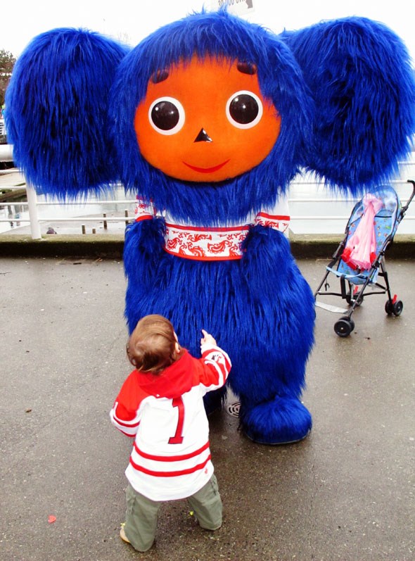  Cheburashka outside 