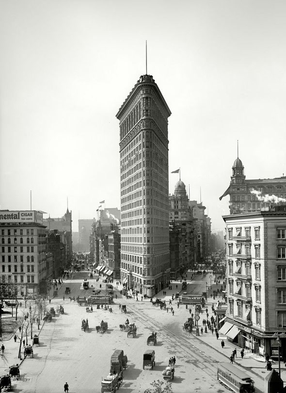  The Flatiron Building in New York