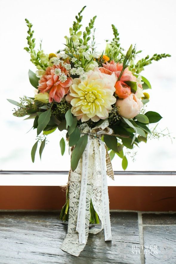 crystal-henrickson-wedding-bouquet-garden-party-flowers