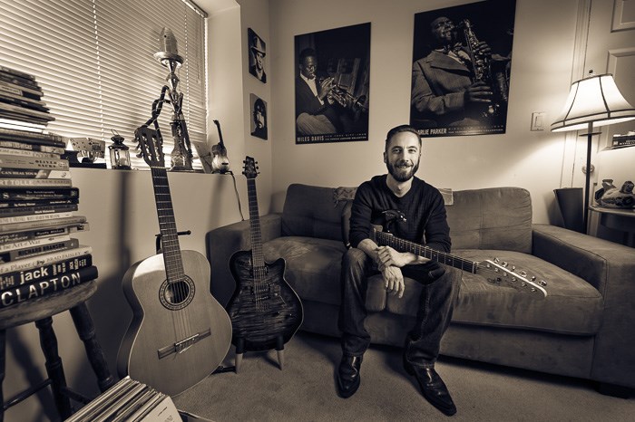  Jimmy Baldwin relaxing at home