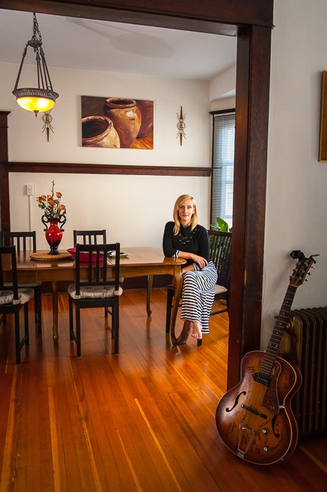  Jasmin Parkin relaxing at home.