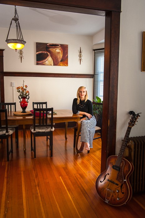  Jasmin Parkin relaxing at home.