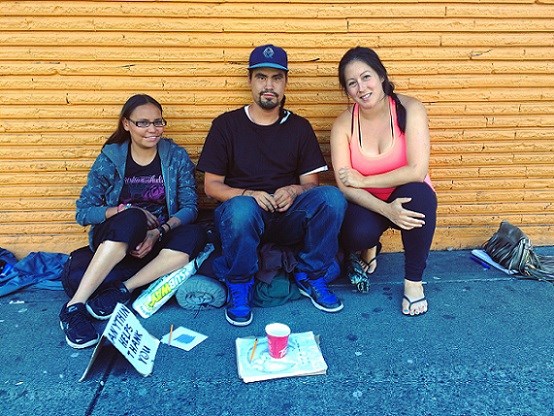  SIDEWALK supper project co-founder Andrea (right) with Acelyn (left) and Conrad (centre).