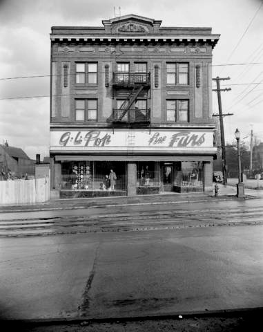  Ashnola Apartments at 2152 Main St, 1940s. Courtesy of CVA: AM1184-S1-: CVA 1184-2759.