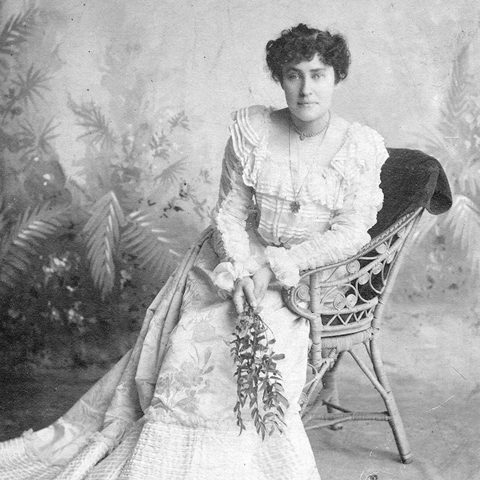  Pauline Johnson (Vancouver Archives)