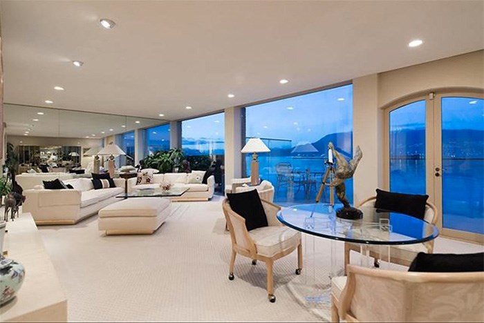  This Arthur Erickson designed pad in Kits went for 3 million dollars under asking. Sandra Scott, Michael Sung, Sutton Group West Coast