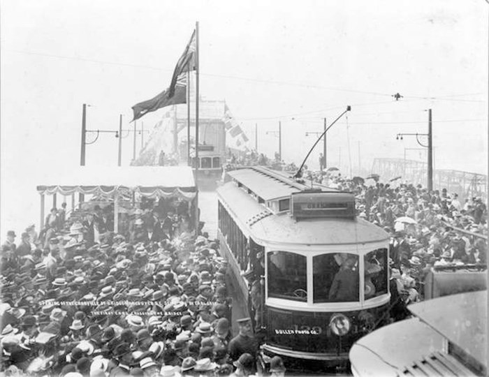  Opening of the second bridge, 1909. Archives# CVA 1376-456.