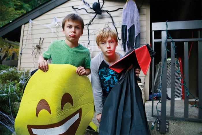  Brothers Ben and Andrew Janetka get set to leave their costumes at home when they head to Seymour Heights Elementary on Halloween. The students’ father, John Janetka, recently criticized the school’s longstanding no-costume policy. photo Lisa King, North Shore News