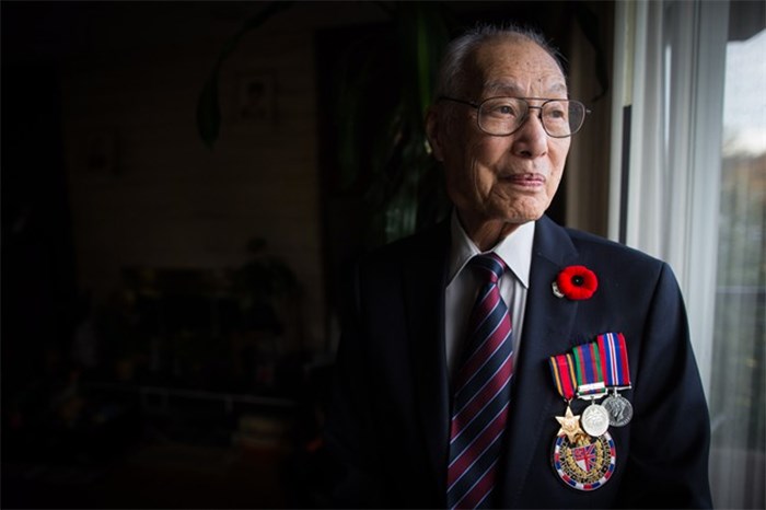  Second World War veteran Ronald Lee, 98, a Canadian Army sergeant who fought in the British-led unit Force 136, poses for a photograph in Vancouver, B.C., on Wednesday November 8, 2017. Chinese-Canadian soldiers faced two battles during the Second World War - one against their enemies abroad as part of a secret British-led operation and another fought against them through Canada's racist policies. THE CANADIAN PRESS/Darryl Dyck