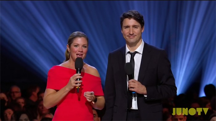  Prime Minister Justin Trudeau and Sophie Grégoire-Trudeau honour Leonard Cohen at the 2017 JUNO Awards. Photo courtesy JUNO Awards