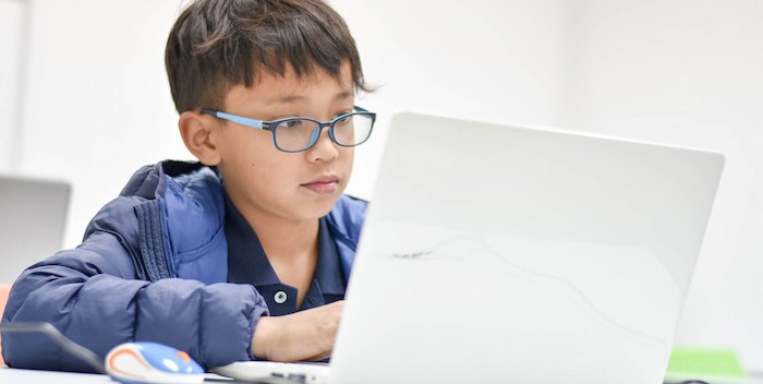  Child coding/Shutterstock