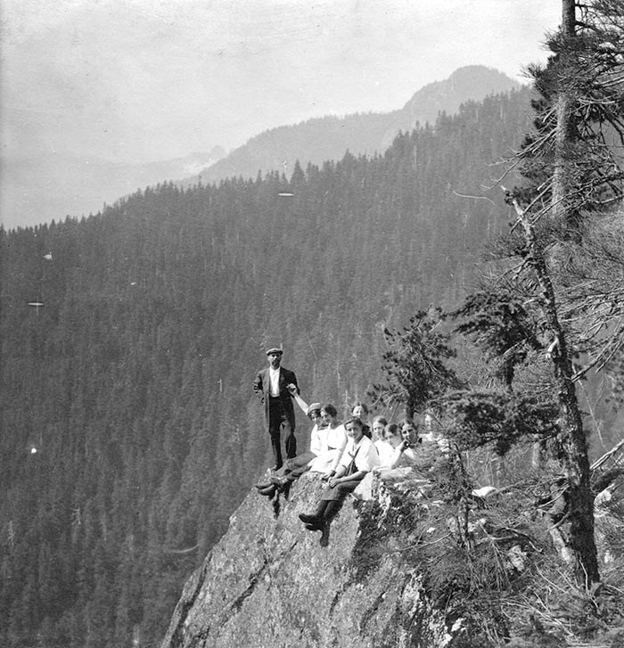  Hikers take a rest. Photo: Vancouver Archives Item: Mount P11.2