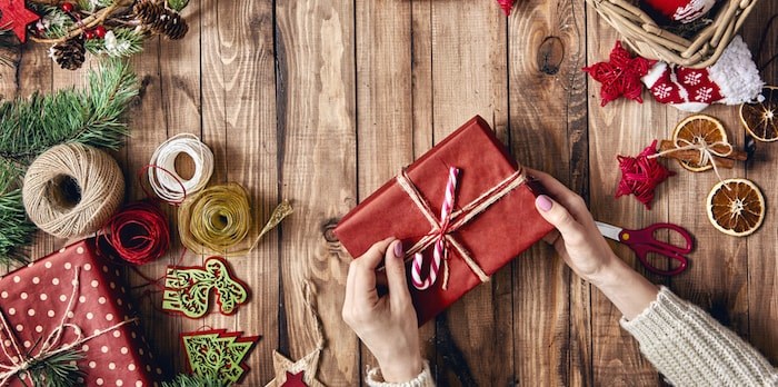 christmas-present-wrapping-min