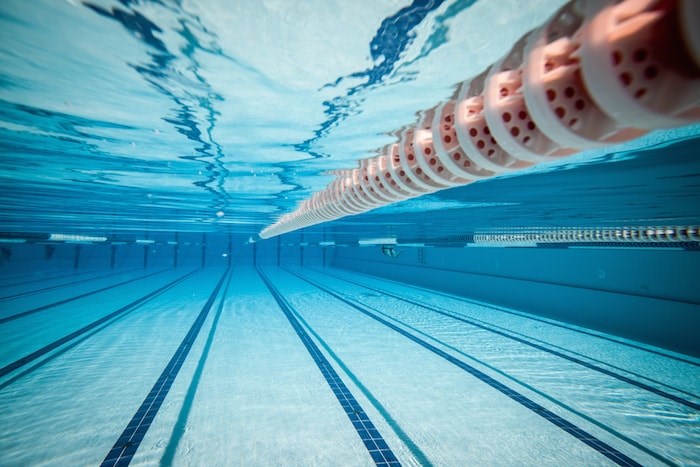  Swimming pool/Shutterstock