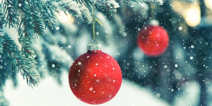  Snow at Christmas/Shutterstock
