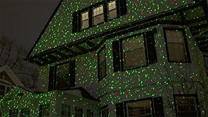  Nav Canada is warning residents not to point their Christmas laser lights into the sky