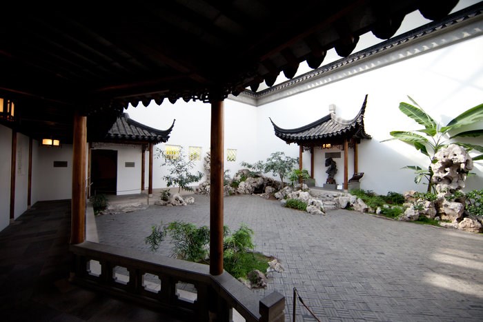  The Astor Chinese Garden Court at the MET Museum in New York / Wikimedia Commons