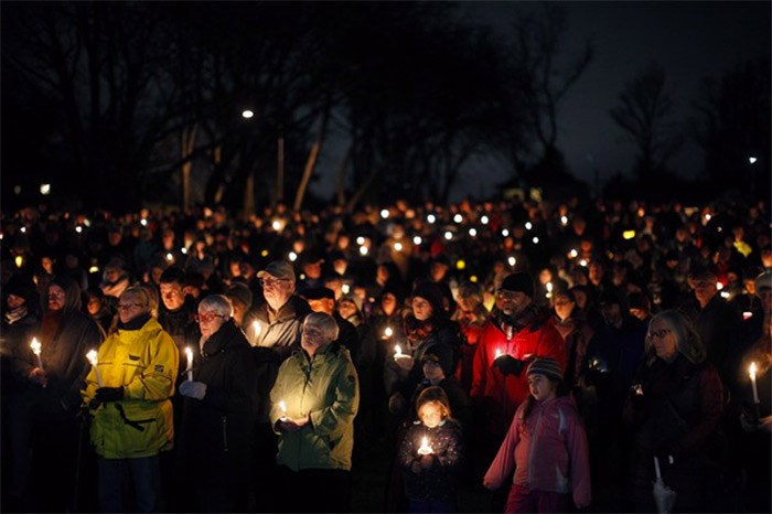  Hundreds of people hold candles in support and memory of Aubrey Berry, 4, and her sister Chloe, 6, during a vigil held at Willows Beach in Oak Bay, B.C., on Saturday, December 30, 2017. THE CANADIAN PRESS/Chad Hipolito