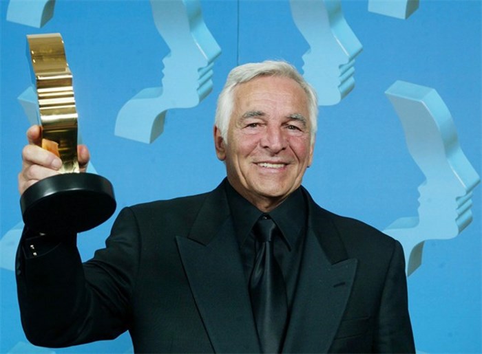  Donnelly Rhodes of Da Vinci's Inquest holds his trophy after winning for best actor in a leading dramatic role at the 17th Annual Gemini Awards in Toronto on November 4, 2002. Actor Donnelly Rhodes, best-known in Canada for his roles in 
