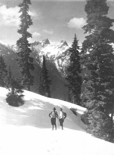  Famed mountaineers Phyllis and Don Munday gaze at The Lions from Grouse Mountain, 1920. Courtesy North Vancouver Museum and Archives 5681