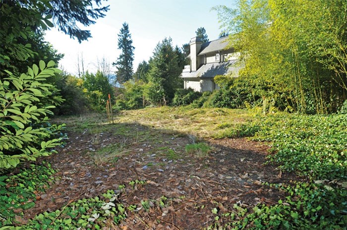  A vacant lot in West Vancouver’s Altamont area is at the centre of a formal review of Realtor conduct. photo Cindy Goodman, North Shore News