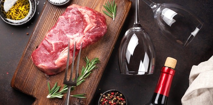  Wine and steak/Shutterstock