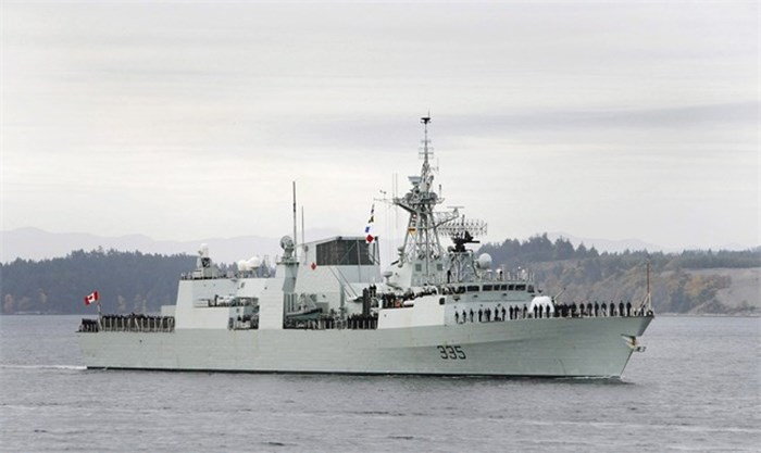  HMCS Calgary returns to Victoria Friday Oct. 24, 2008. Federal crews are keeping an eye on a 30,000-litre fuel spill from a navy ship in the waters between Vancouver Island and the Lower Mainland. THE CANADIAN PRESS/Deddeda Stemler