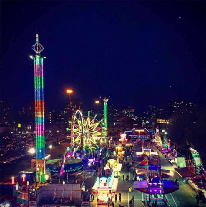 At the carnival a few months back 🥰 The Ferris wheel was so dreamy to ride  a night time looking at the view! 🎡