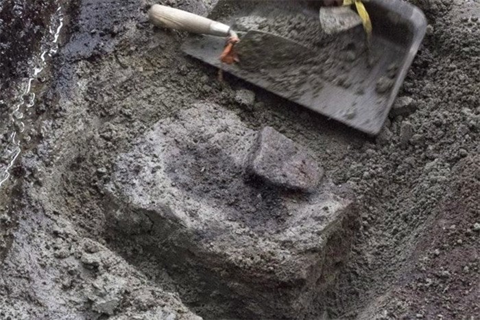  Dozens of ancient footprints, one of which is shown at the dig site on a British Columbia island, have been confirmed as the earliest known of their kind in North America. Researchers at the University of Victoria's Hakai Institute say they've found a total of 29 fossilized footprints, buried deep below a beach on Calvert Island off the province's central coast. THE CANADIAN PRESS/HO-University of Victoria