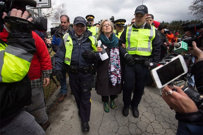  Federal Green Party Leader Elizabeth May, centre, is arrested by RCMP officers after joining protesters outside Kinder Morgan's facility in Burnaby, B.C., on March 23, 2018. A B.C. Supreme Court judge says the Crown should consider laying criminal contempt of court charges against Green party Leader Elizabeth May and dozens of other demonstrators alleged to have violated a pipeline court injunction. May, New Democrat MP Kennedy Stewart, and others arrested last month were originally charged with civil contempt of court over allegations that they protested within five metres of two Trans Mountain sites in Burnaby, B.C. THE CANADIAN PRESS/Darryl Dyck