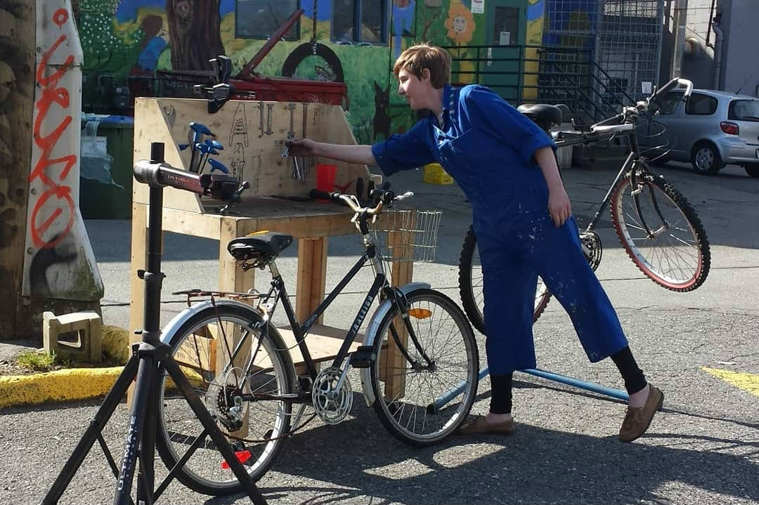 Kickstand community bikes best sale