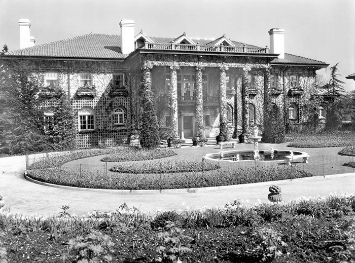  The front of Hycroft Mansion on 1489 MacRae Avenue, 1927. Vancouver Archives Item: Bu P688