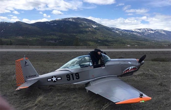  A Mustang II plane sits on the ground after landing between a divided highway near Merritt, B.C. on Sunday, April 22, 2018. THE CANADIAN PRESS/HO-Debra Sharkey