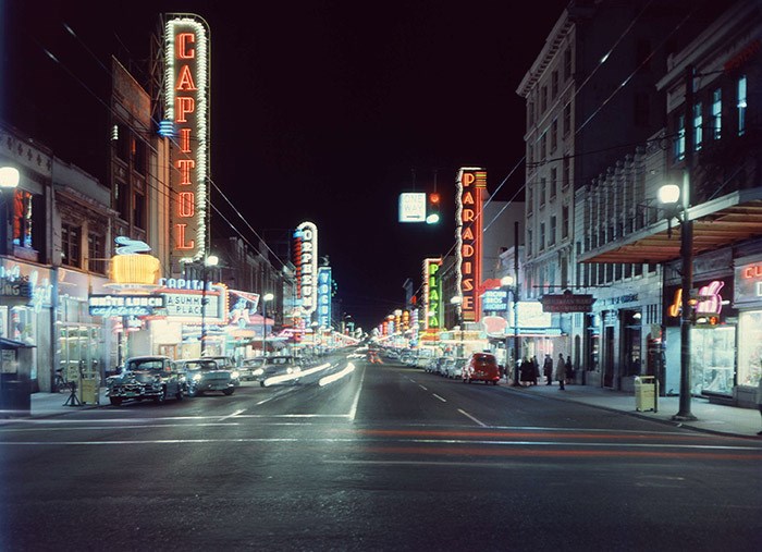  View of the 800 and 900 blocks of Granville Street, 1959. Vancouver Archives Item: CVA 672-1