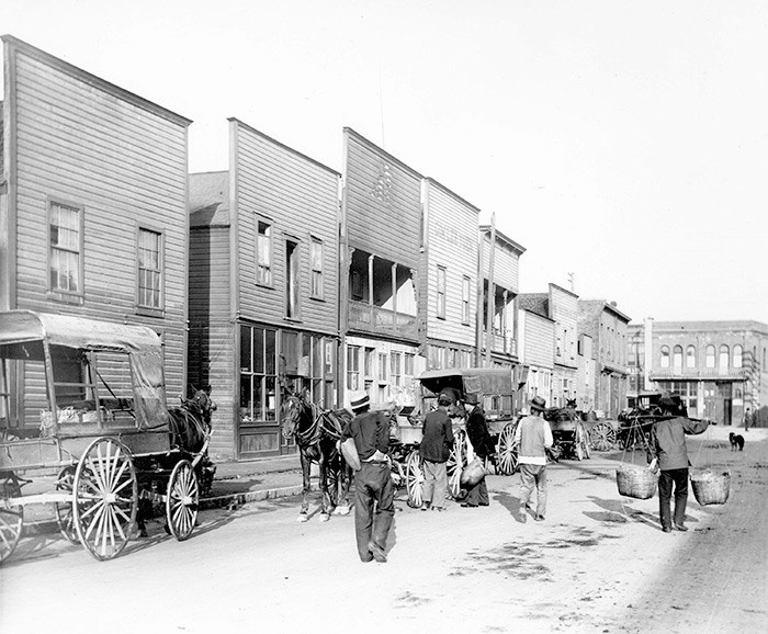  South side of the Unit Block of Dupont (Pender) Street], 1907. Vancouver Archives Item: CVA 1376-506