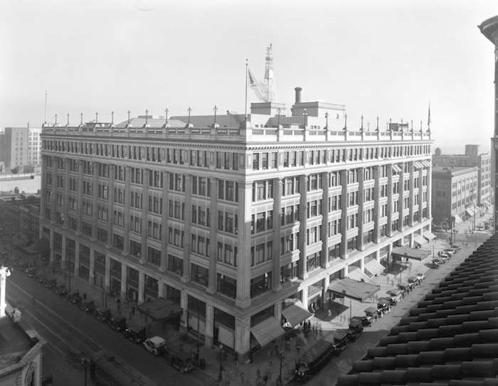  Exterior, Hudson's Bay Company, Granville and Georgia, 1931 (Vancouver Archives)
