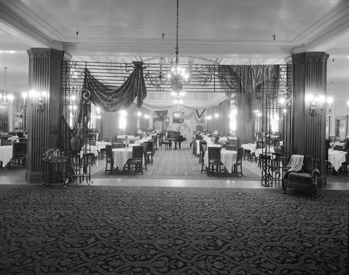  Hudson's Bay restaurant dining room (Vancouver Archives)